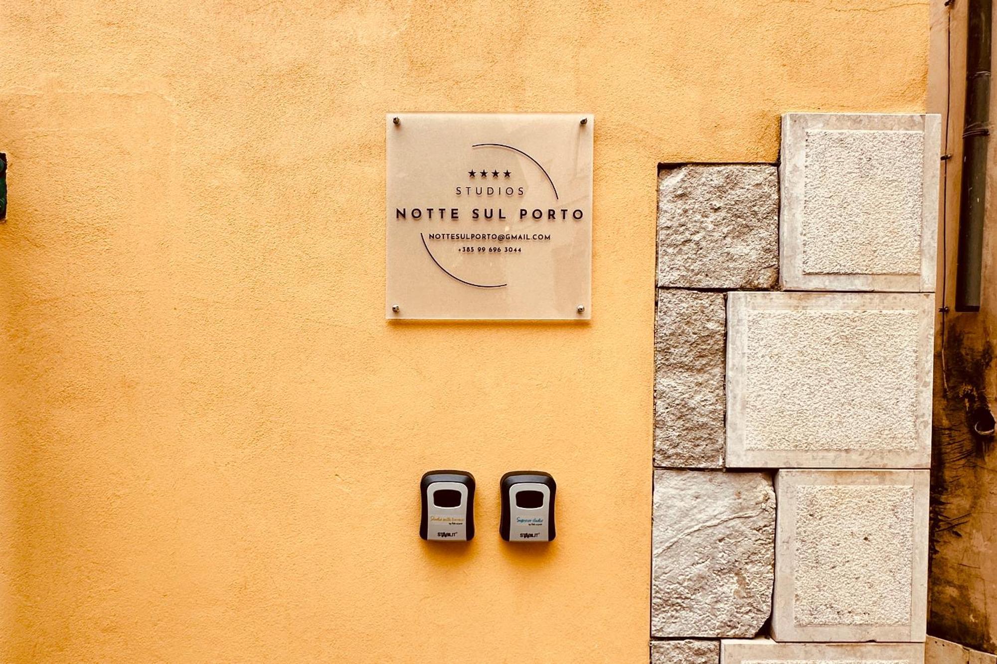 Studios Notte Sul Porto โรวีน ภายนอก รูปภาพ